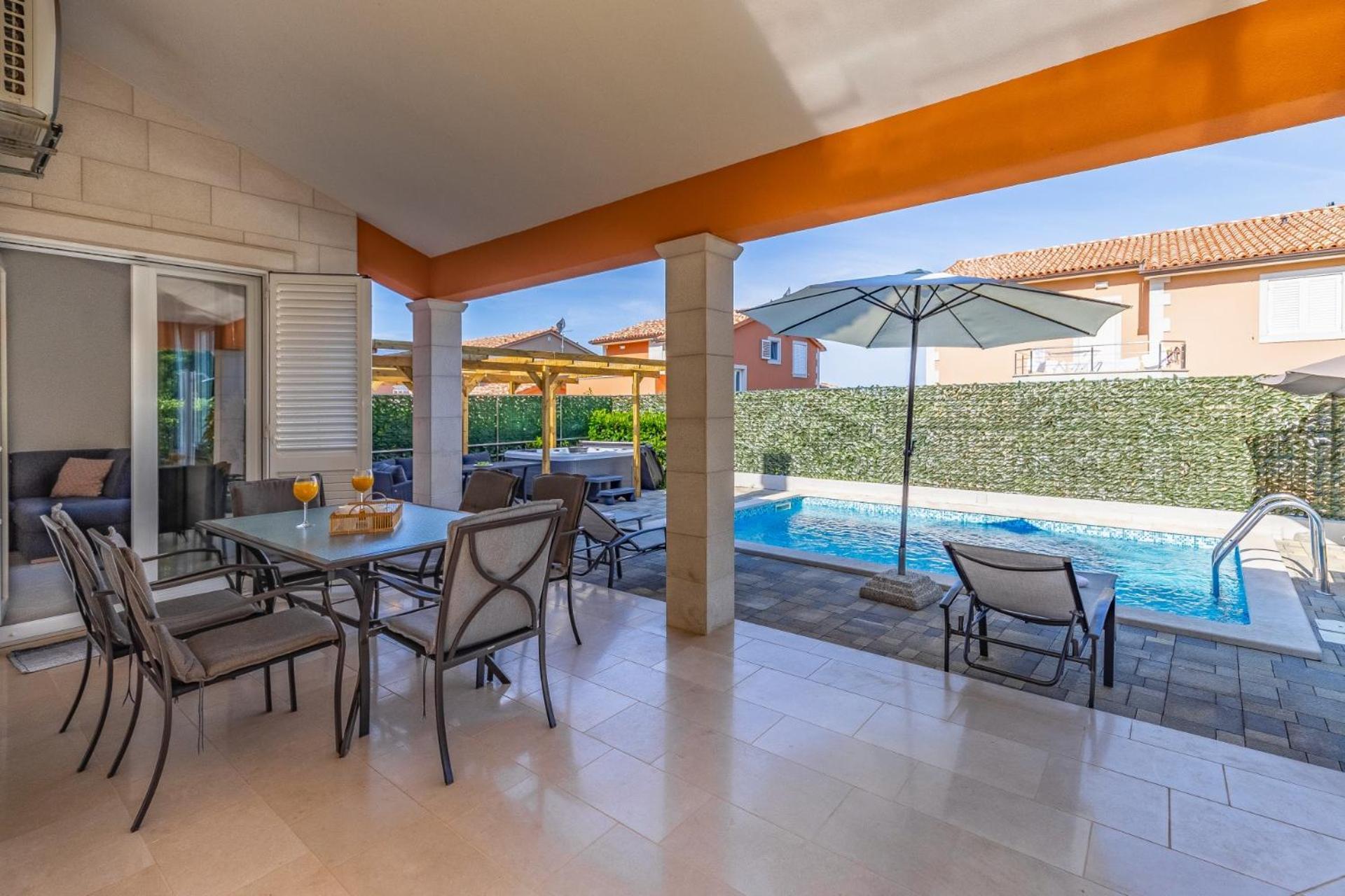 Villas Lotus With Pool And Jacuzzi Pula Exterior photo