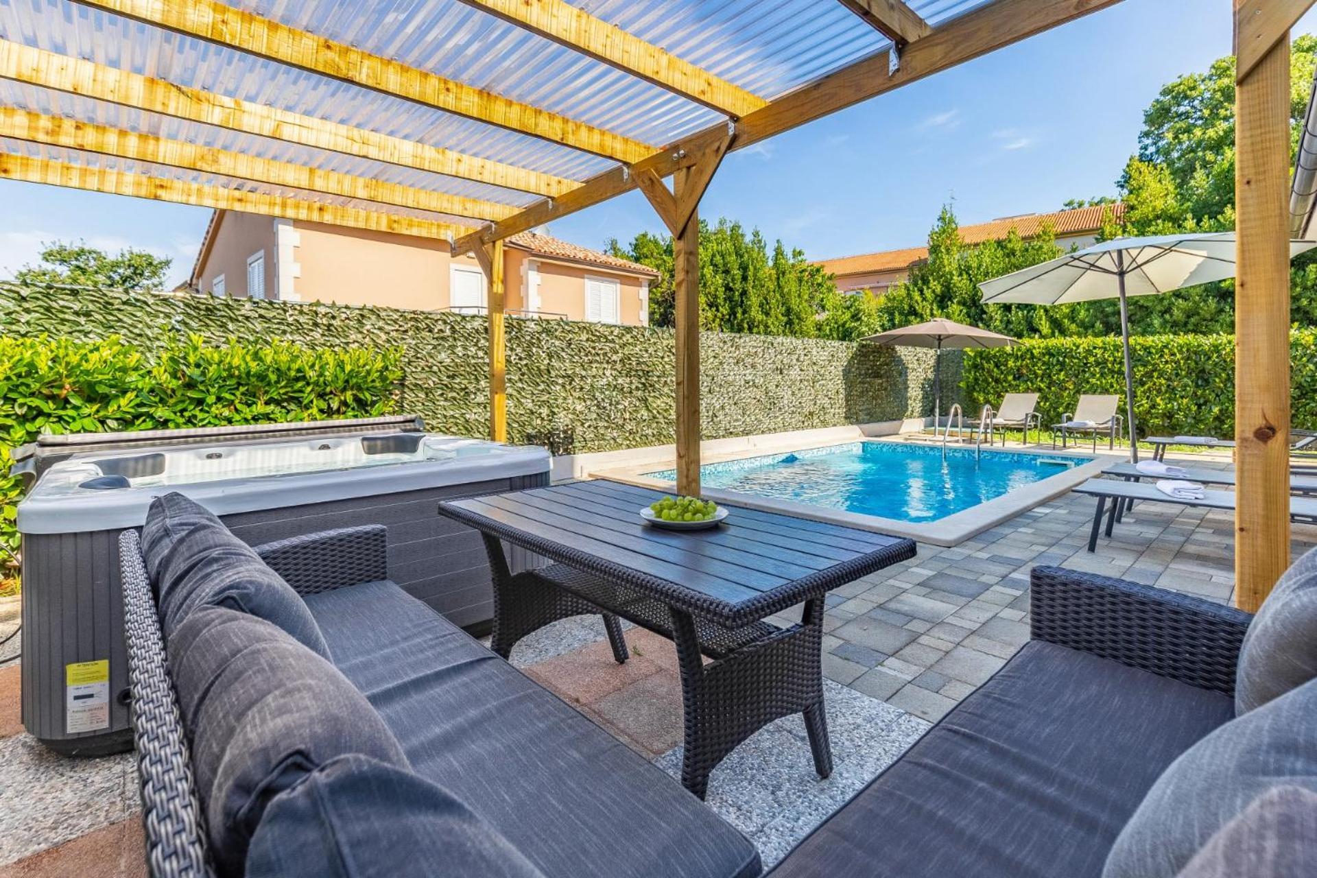 Villas Lotus With Pool And Jacuzzi Pula Exterior photo