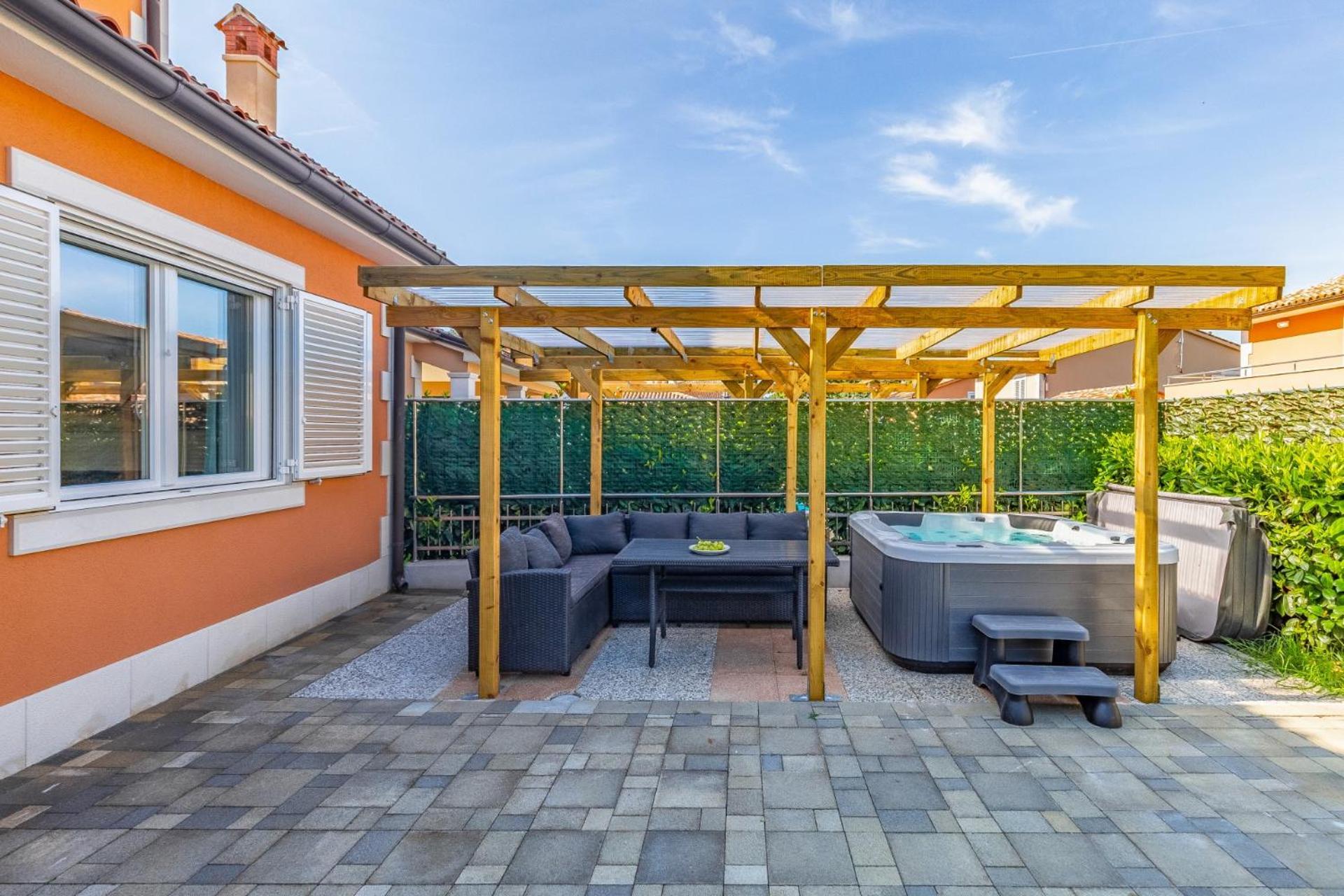 Villas Lotus With Pool And Jacuzzi Pula Exterior photo