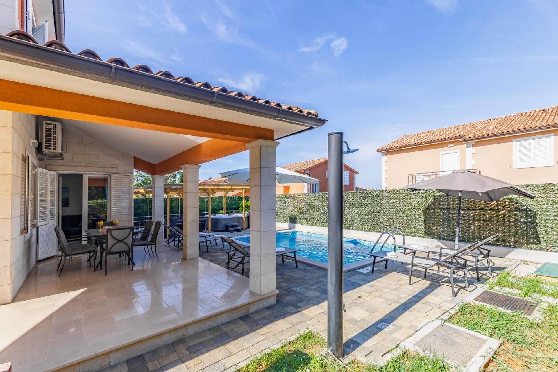 Villas Lotus With Pool And Jacuzzi Pula Exterior photo