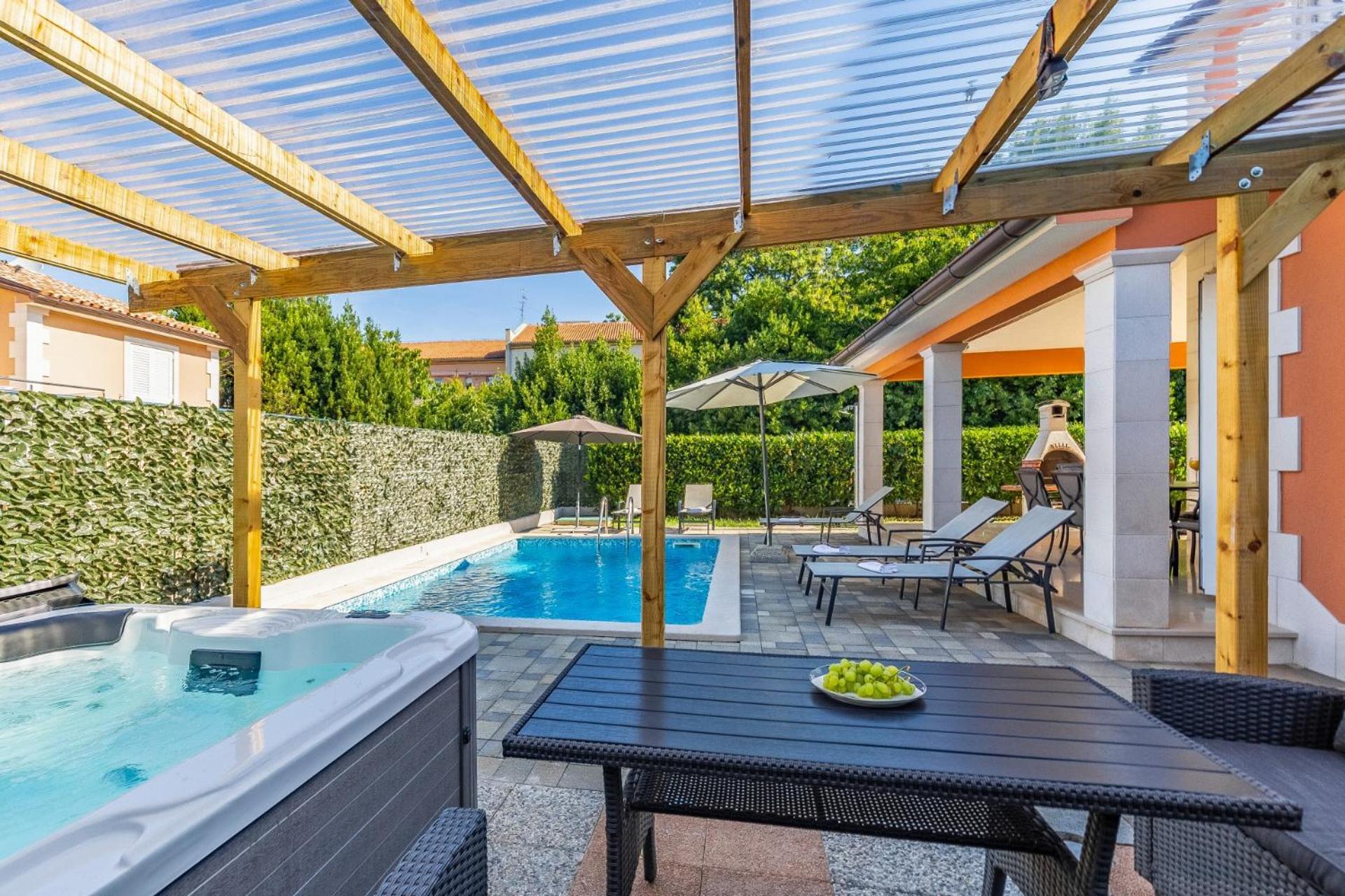 Villas Lotus With Pool And Jacuzzi Pula Exterior photo