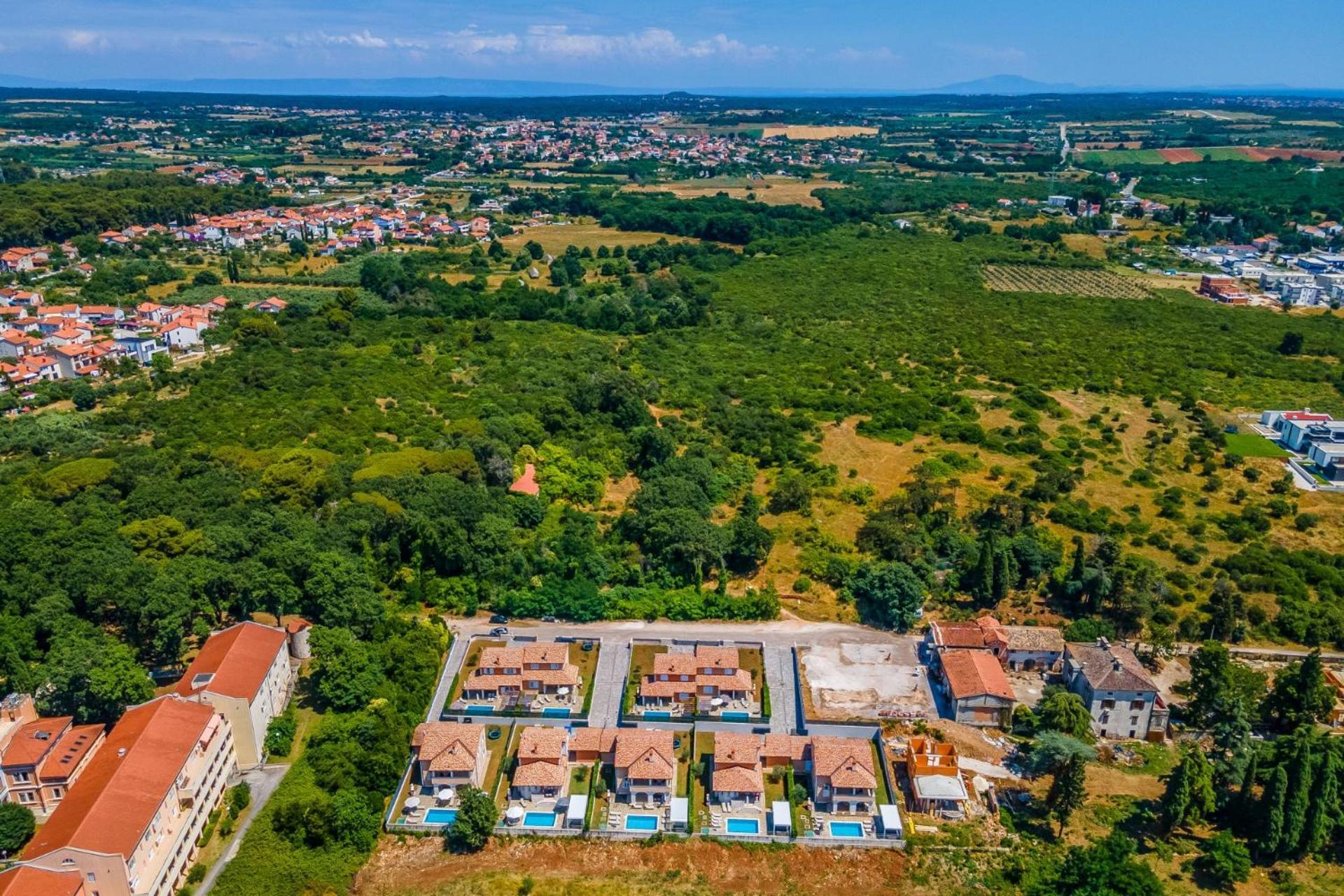 Villas Lotus With Pool And Jacuzzi Pula Exterior photo