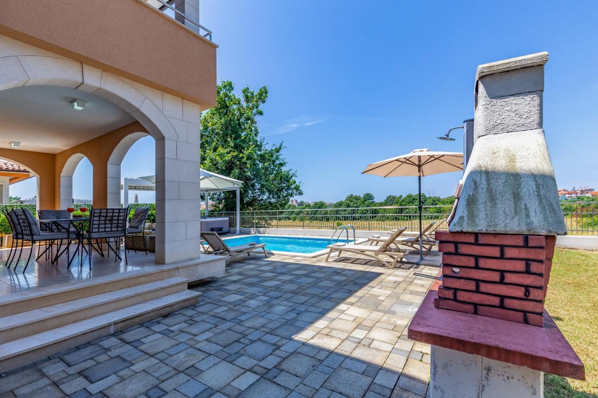Villas Lotus With Pool And Jacuzzi Pula Exterior photo
