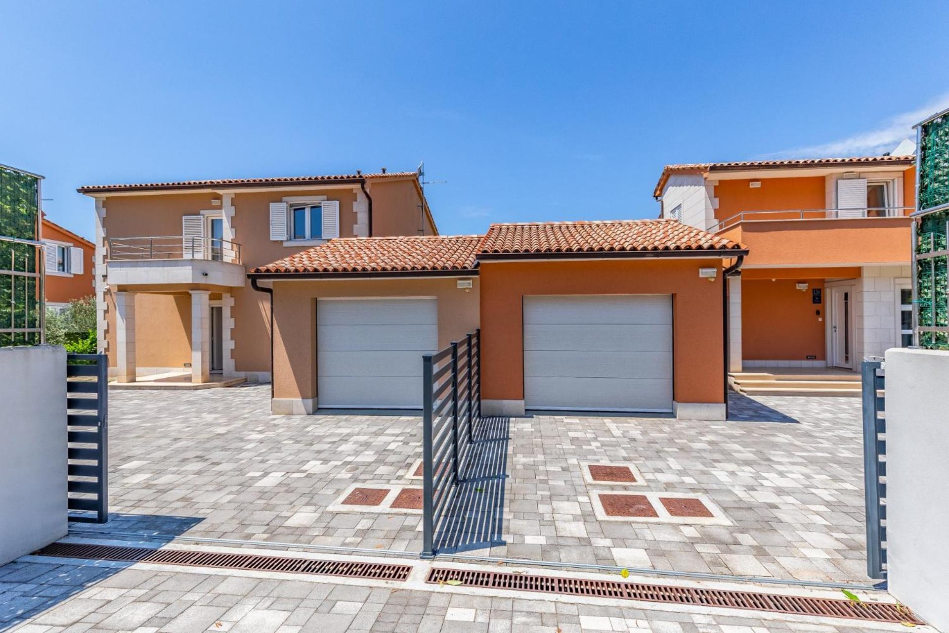 Villas Lotus With Pool And Jacuzzi Pula Exterior photo