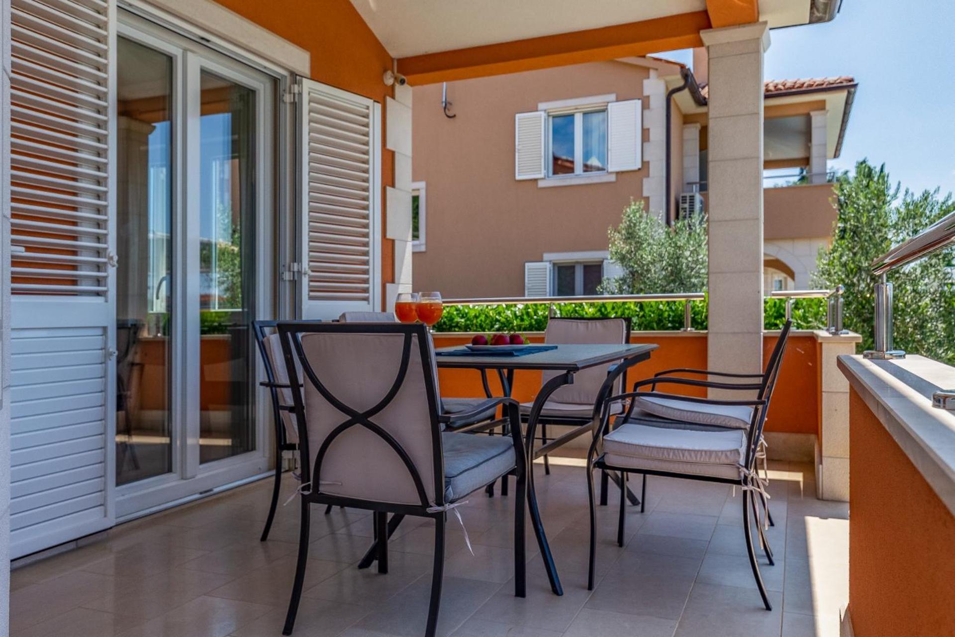 Villas Lotus With Pool And Jacuzzi Pula Exterior photo