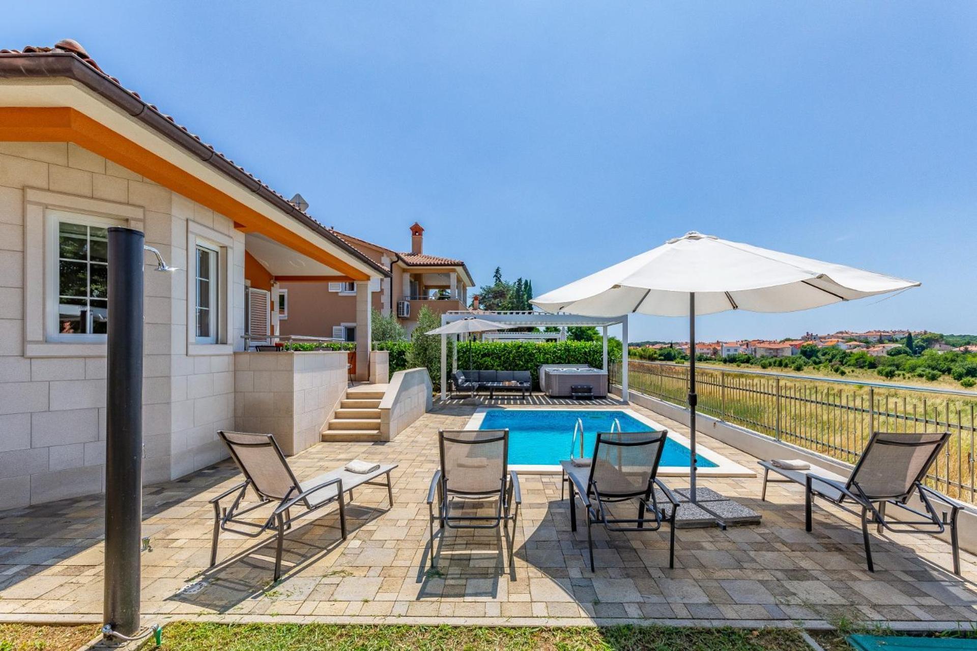 Villas Lotus With Pool And Jacuzzi Pula Exterior photo